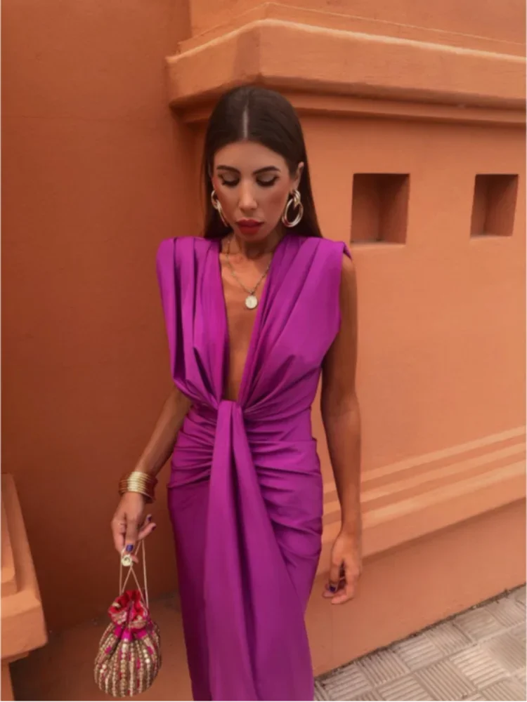 Isabelle – Party Dress with Deep Neckline
