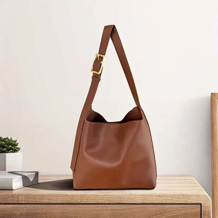Elegant leather shoulder bag